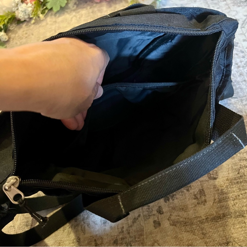 Eddie Bauer Sturdy Ripstop Crossbody Handbag Black - Picture 15 of 16